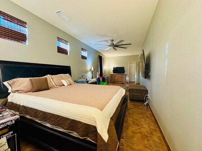 Building Photo - 47398 Manteca Ct