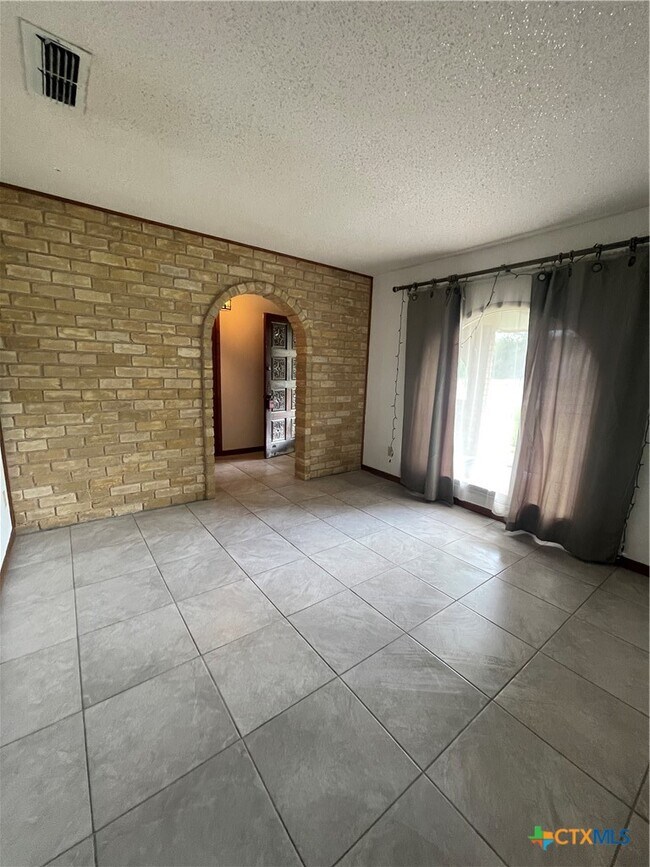 Building Photo - 508 Tower St