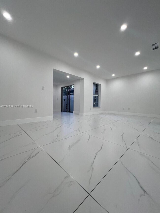 Building Photo - 3632 SW 112th Ave