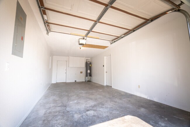 Building Photo - 1424 W Torrey St