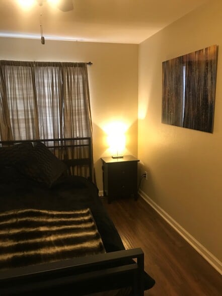 Master Bedroom - 1209 W Plum St