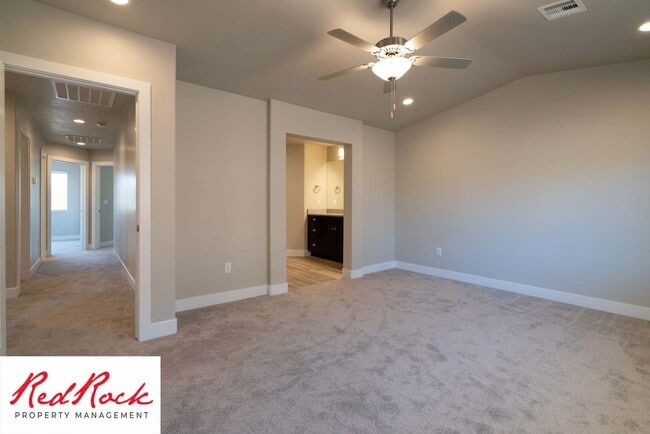 Building Photo - Spacious Townhome in Hurricane Heights
