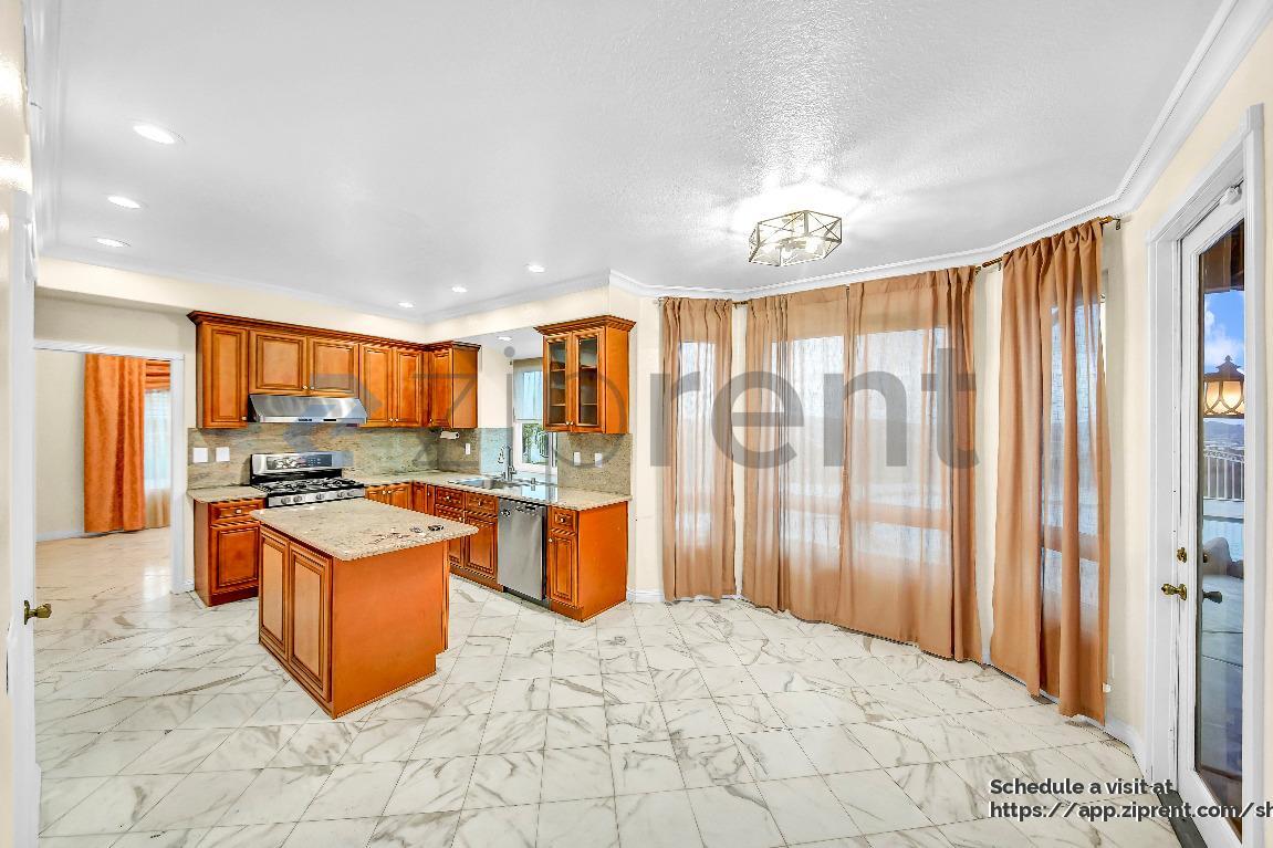 Building Photo - 19872 Sunset Vista Rd