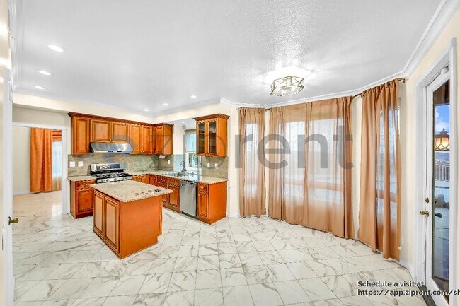 Building Photo - 19872 Sunset Vista Rd