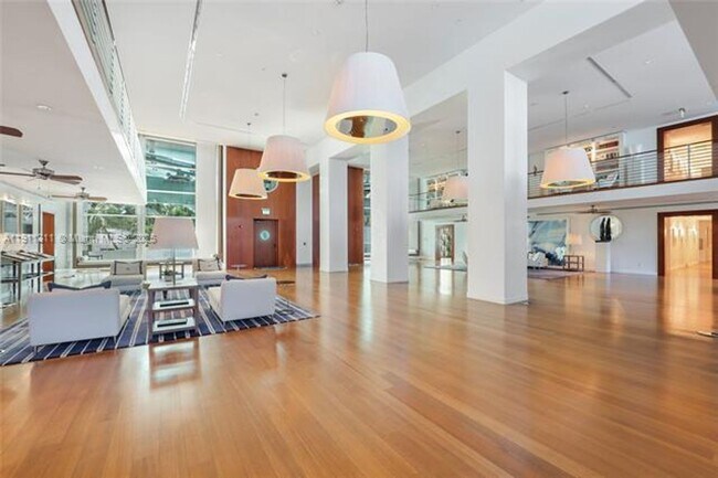 Building Photo - 2627 S Bayshore Dr