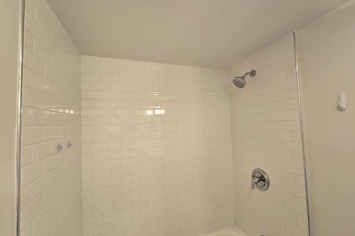 Building Photo - 730 W Roscoe St