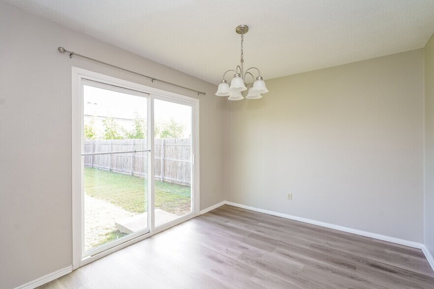 Building Photo - 300 Dakota Ridge Dr