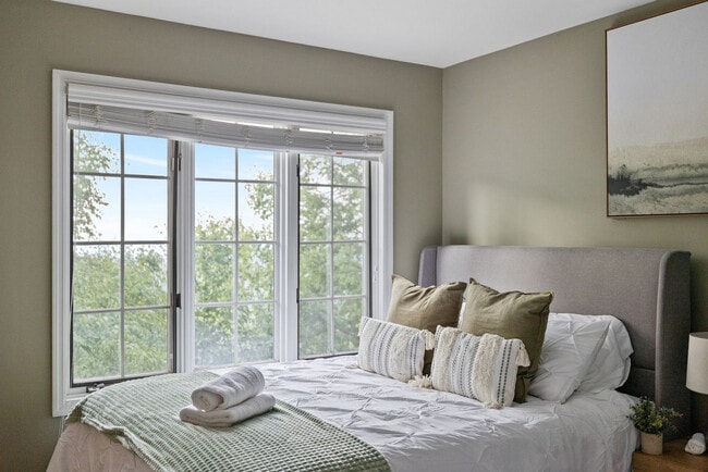 Building Photo - 321 Museum Village Rd