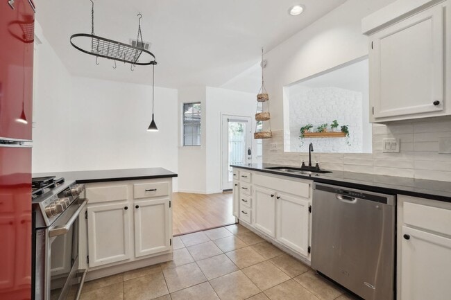 Building Photo - 6501 Brush Country Rd