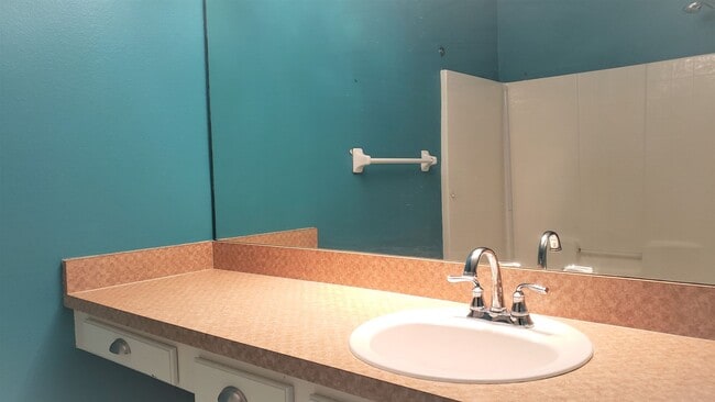 Building Photo - ~3/2~ Cardinal Pines Estate~Large Fenced i...