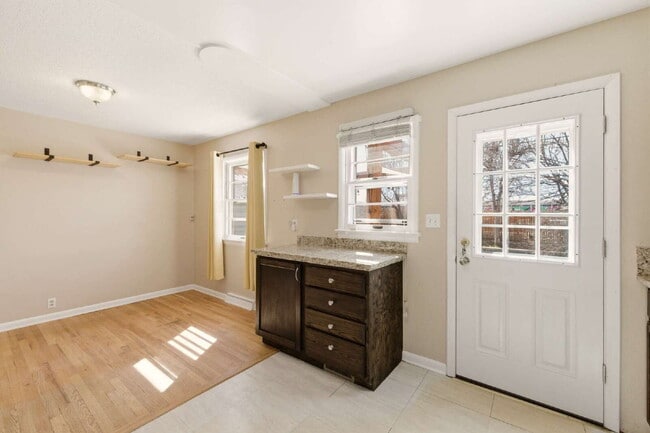 Building Photo - Charming 3-Bed 1-Bath Littleton Home!