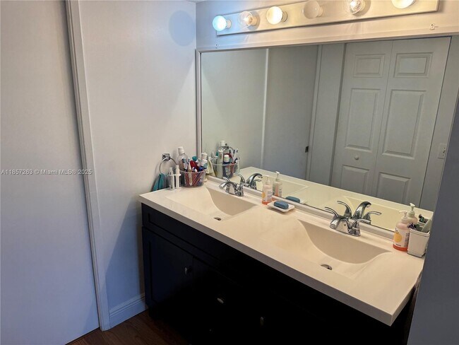 Building Photo - 12651 SW 16th Ct