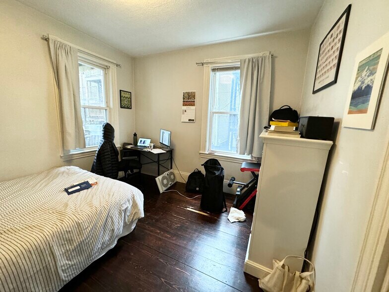 Building Photo - 32 Rawson St