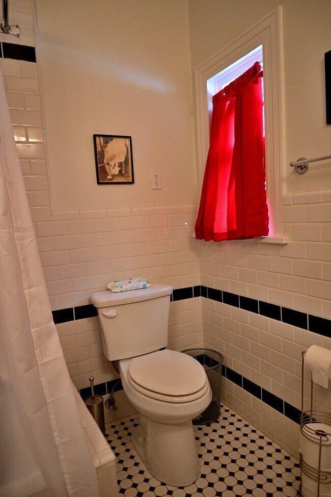 Building Photo - 401 W Nations Ave