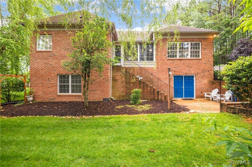 Building Photo - 11465 Pinewild Dr