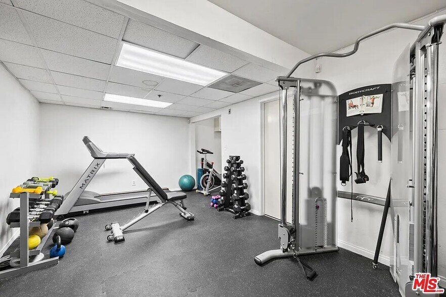 Building Photo - 5143 Bakman Ave