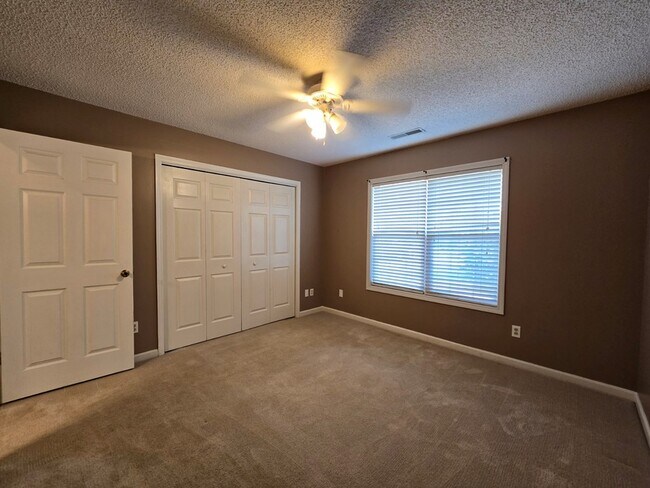 Building Photo - 385 Wildwood Ave