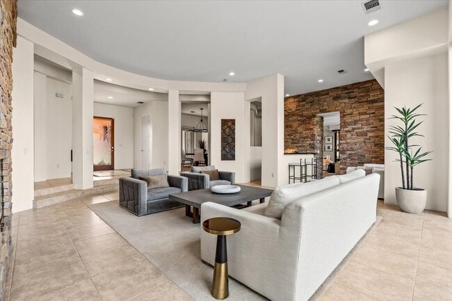 Building Photo - 50380 Vía Serenidad