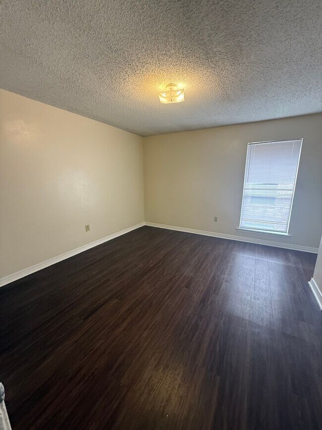 Building Photo - 3033 Toulon Dr