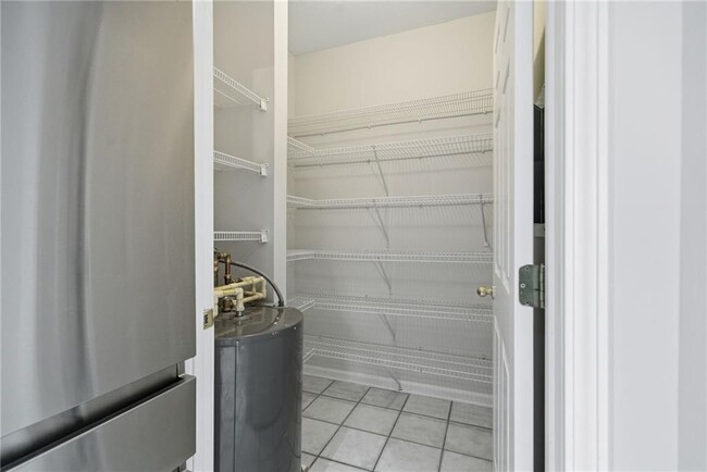 Building Photo - 2400 Cumberland Pkwy SE