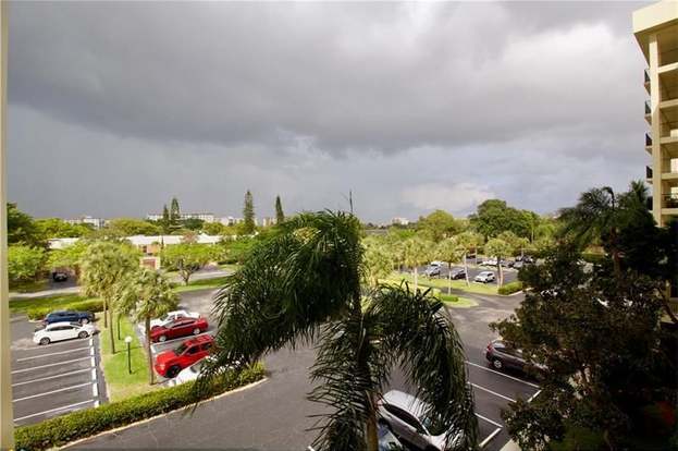 Building Photo - 3050 N Palm Aire Dr