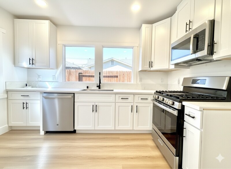 Building Photo - 854 Orange Ave