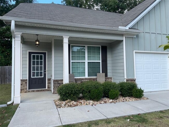Building Photo - 560 Vandenburg Dr