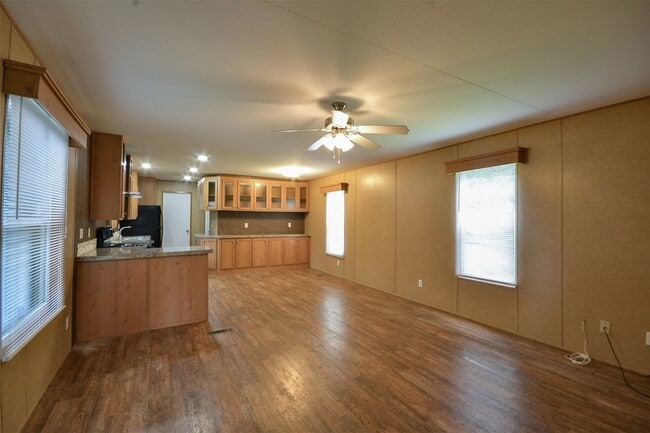 Building Photo - 136 Birchwood Dr