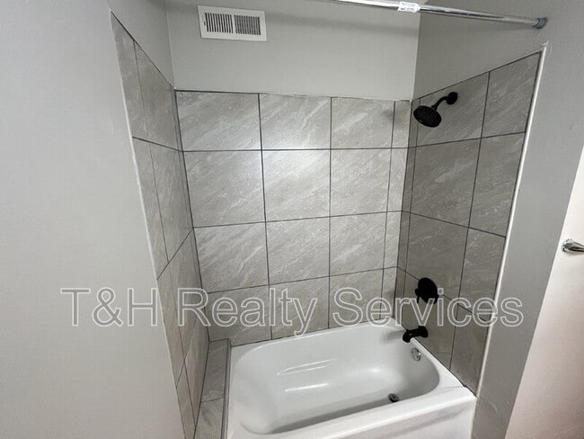 Building Photo - 1407 S Alabama St