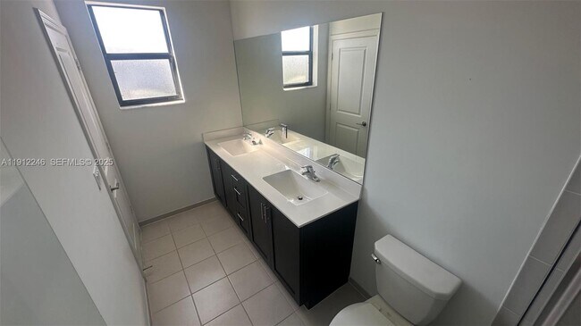 Building Photo - 25282 SW 108th Ave