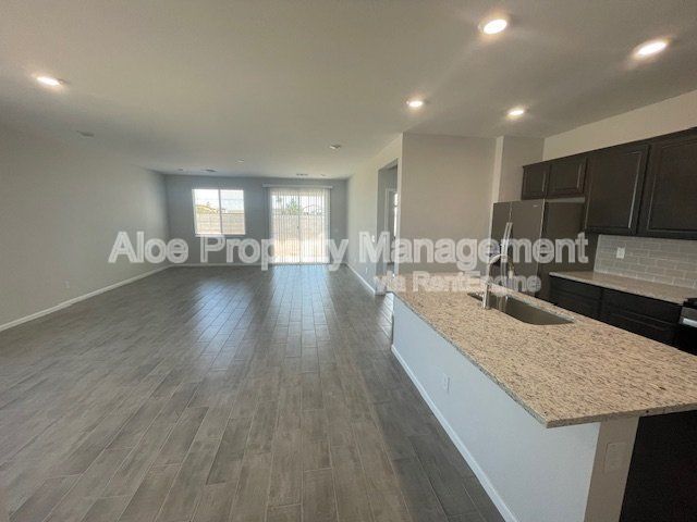 Building Photo - 19325 N Los Gabrieles Way