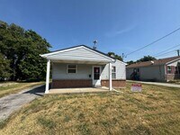 Building Photo - Freshly renovated 3bed/1bath!!