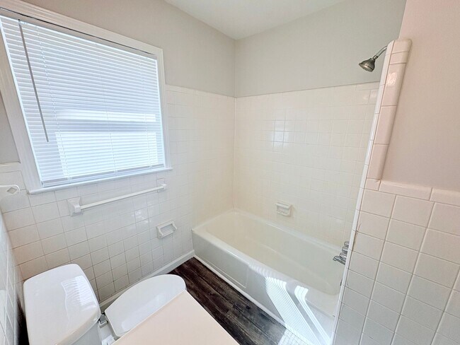 Building Photo - 213 Morris St