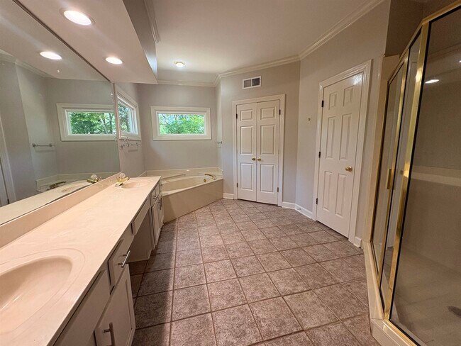 Building Photo - 1703 Bryn Mawr Cove