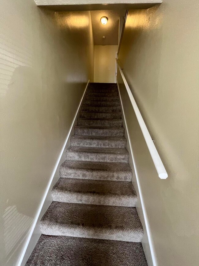 Building Photo - 204 Johnson Ct