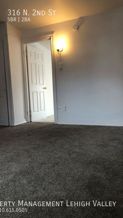 Building Photo - 316 N 2nd St