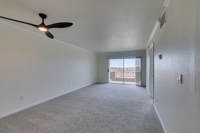 Building Photo - 8070 W Russell Rd