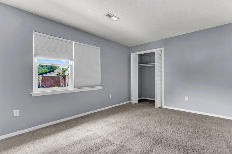 Building Photo - 415 Parkdale Dr