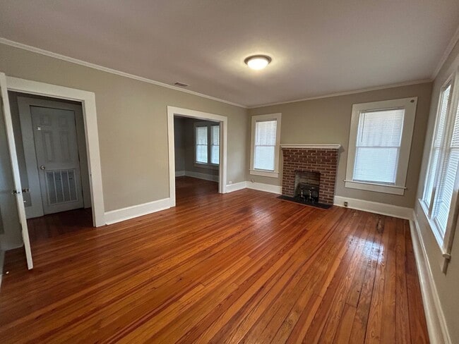Building Photo - SUMMER MOVE-IN SPECIAL: $500 OFF 1ST MONTH...