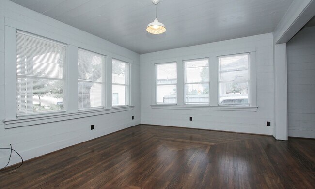 Building Photo - 316 Eastwood St