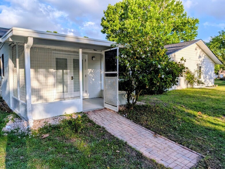 Building Photo - 5740 Floy Dr
