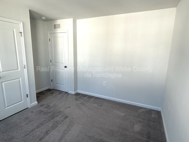 Building Photo - 1041 Shoreside Dr