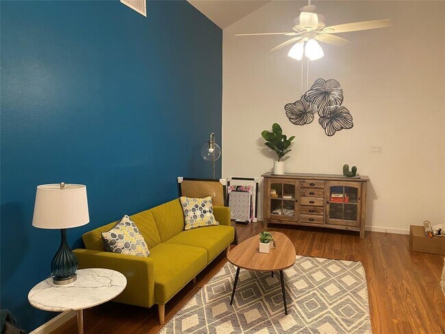 Building Photo - 5405 Brompton Cir