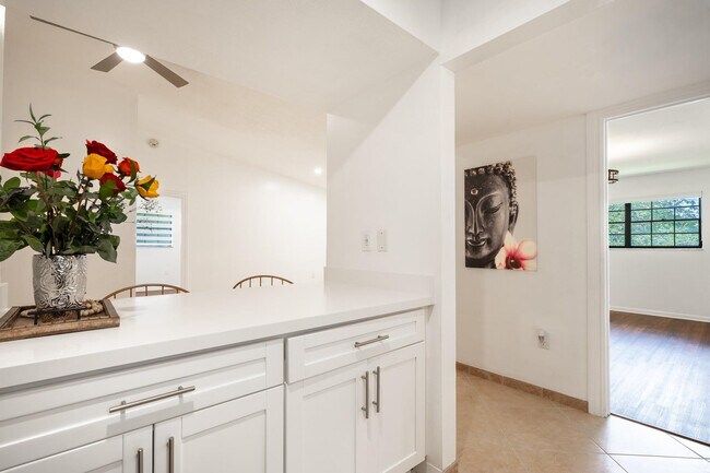 Building Photo - 927 N E St