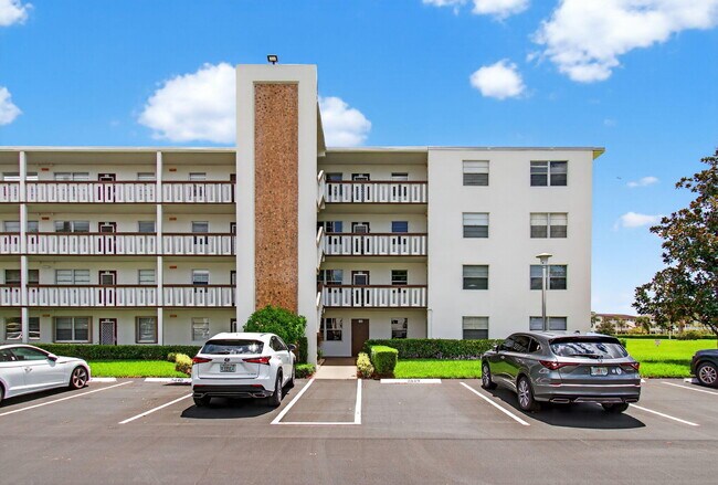 Building Photo - 3038 Hythe A