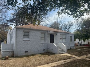 Building Photo - **AVAILABLE NOW** TOTAL ELECTRIC 2 or 3 Bedroom / 1 Bathroom Home for Rent in Columbus, GA***
