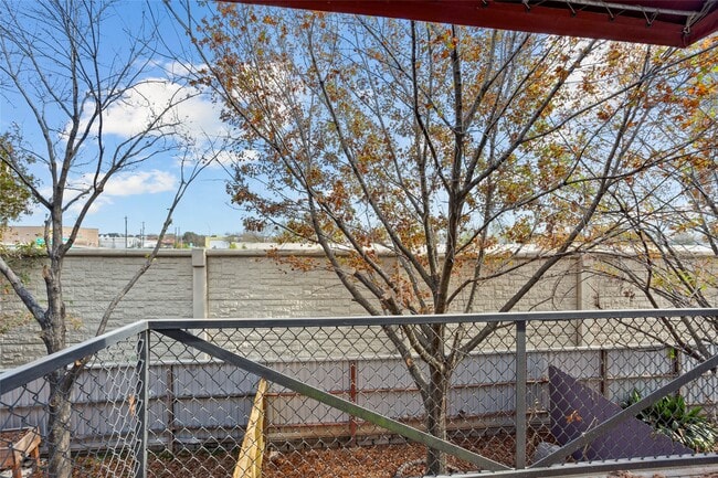 Building Photo - 6933 Yellowstone Way Dr