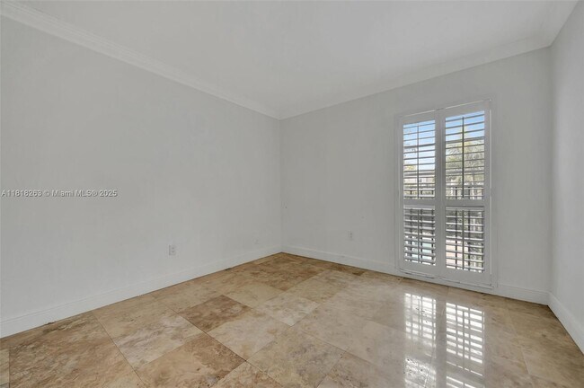 Building Photo - 6890 N Kendall Dr
