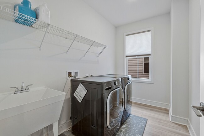 Building Photo - 22956 Aurora Vw Dr