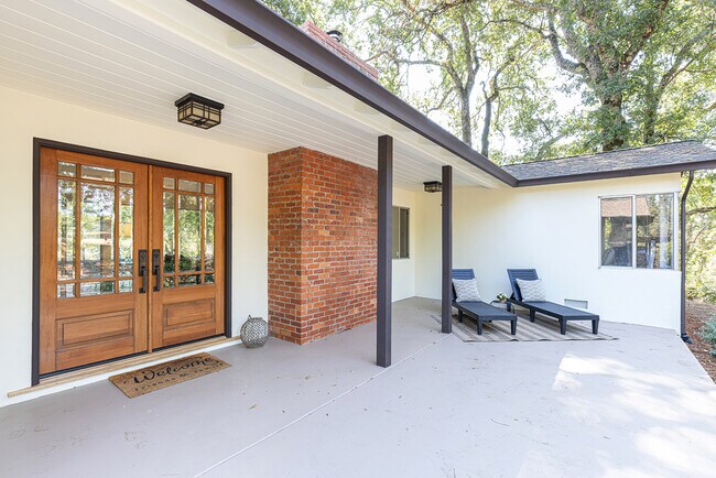 Building Photo - 525 Keyes Ave